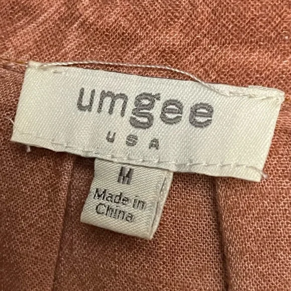 LIKE NEW UMGEE BUTTON DOWN TOP - Picture 9 of 10